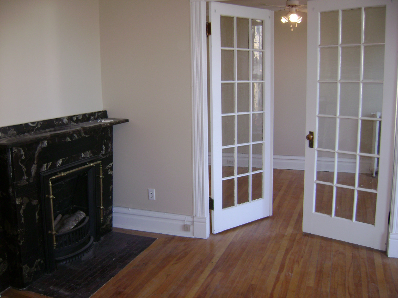 64 Elliott Row A Living Room