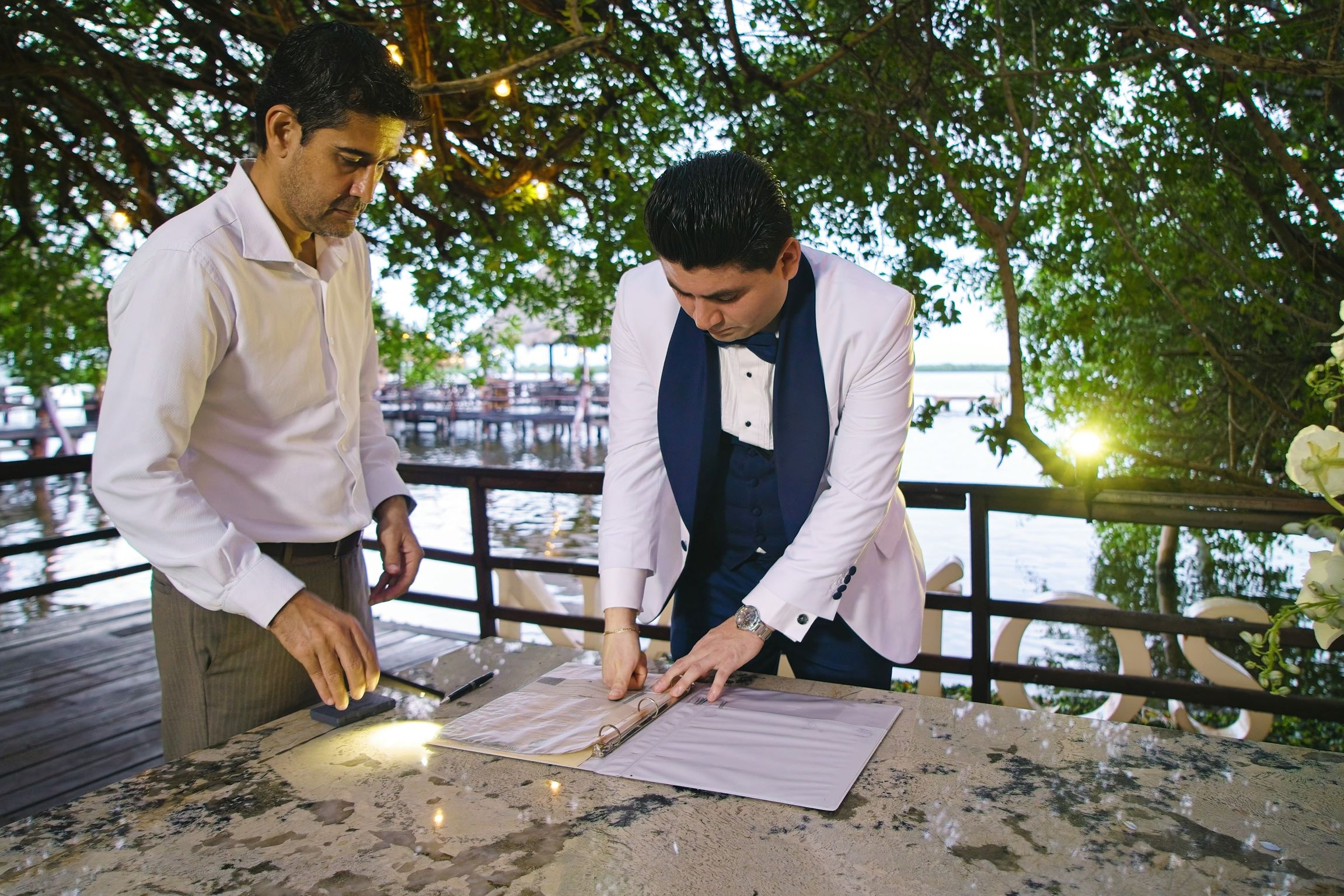 https://0201.nccdn.net/4_2/000/000/05c/240/luxartifices-wedding-navios-cancun-bride-and-groom-sunset015.jpg
