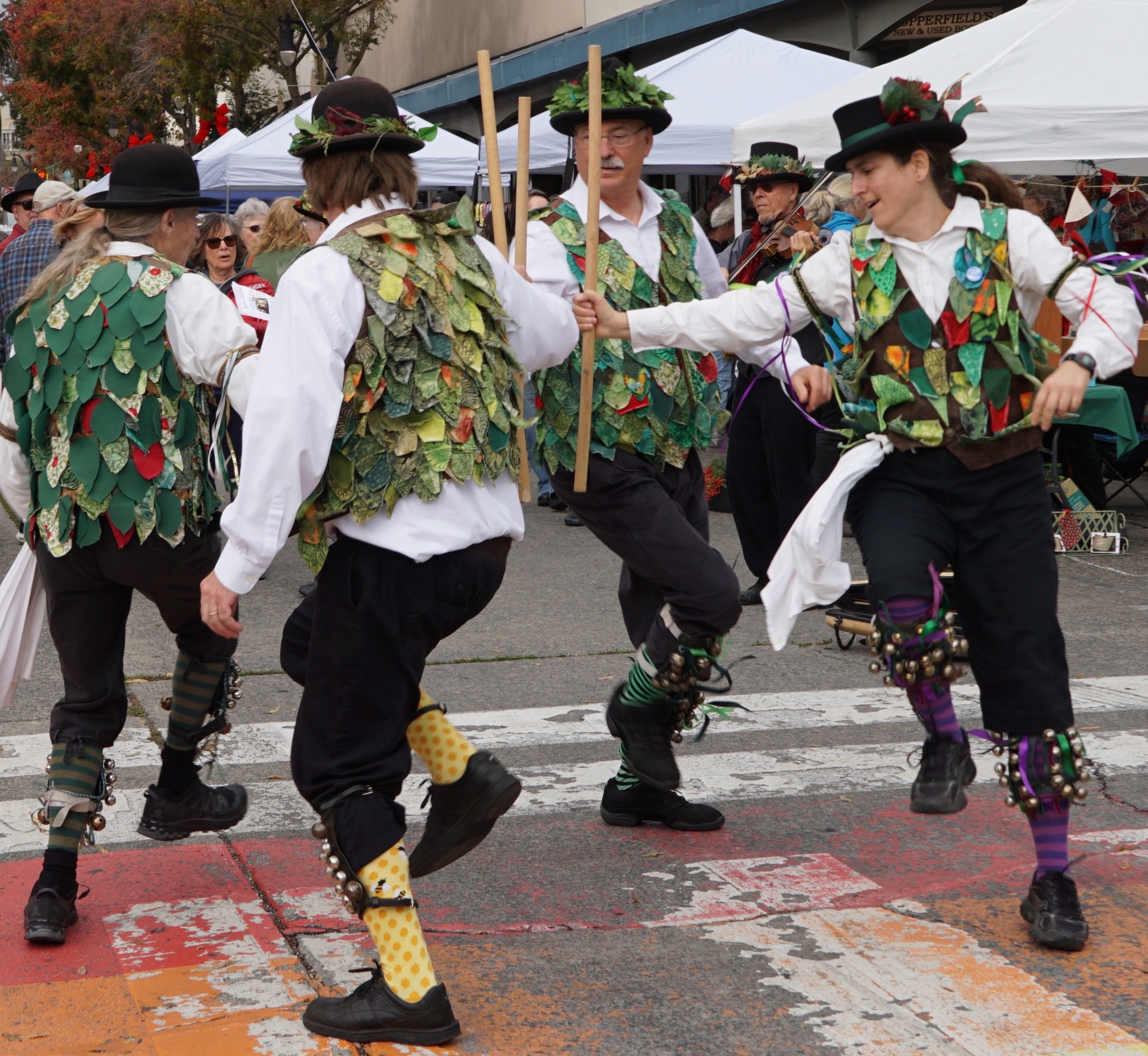 https://0201.nccdn.net/4_2/000/000/05c/240/morrisdancers-jj.jpg