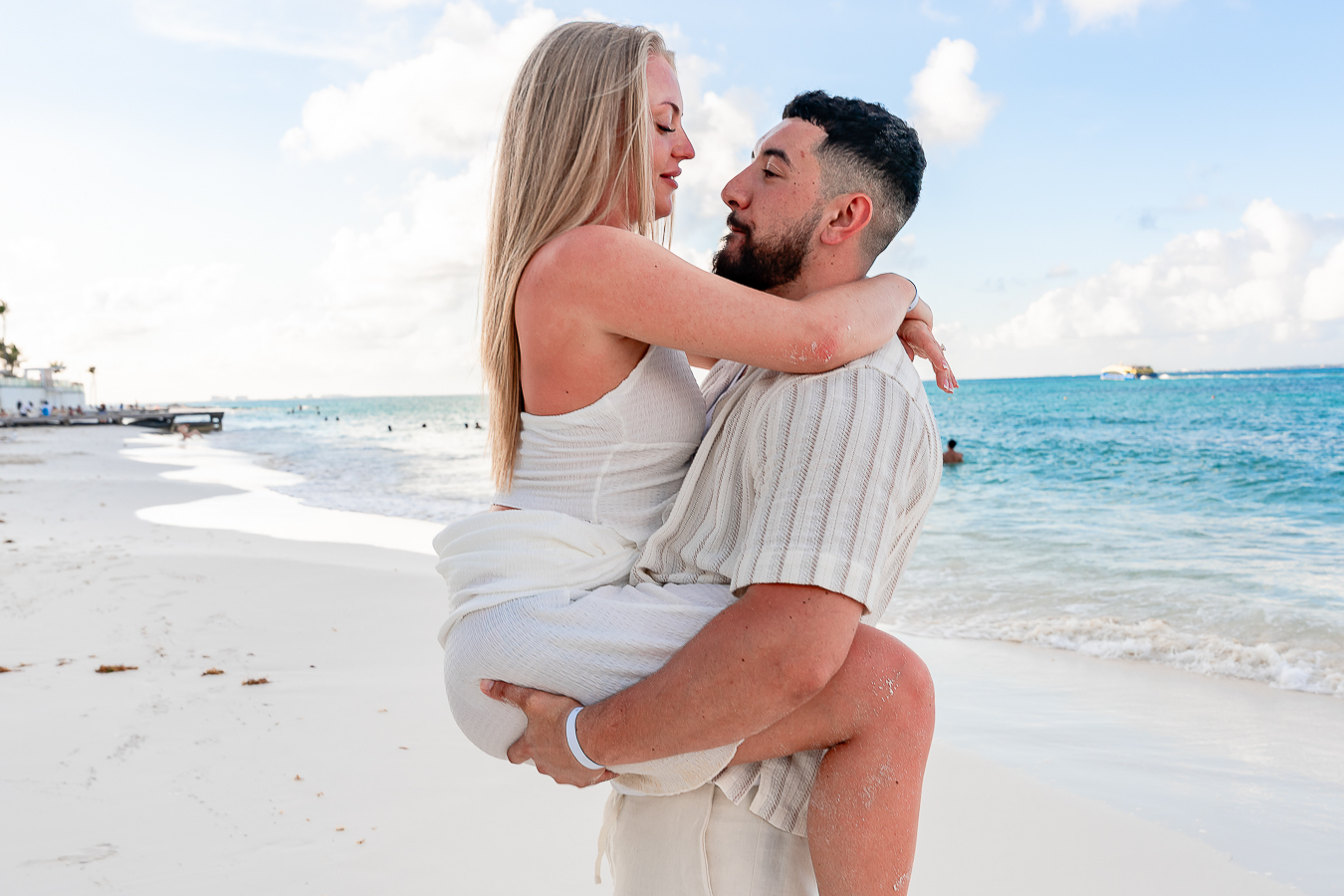 https://0201.nccdn.net/4_2/000/000/05c/240/romantic-proposal-in-cancun-riu-cancun-allinclusive144.jpg.jpg
