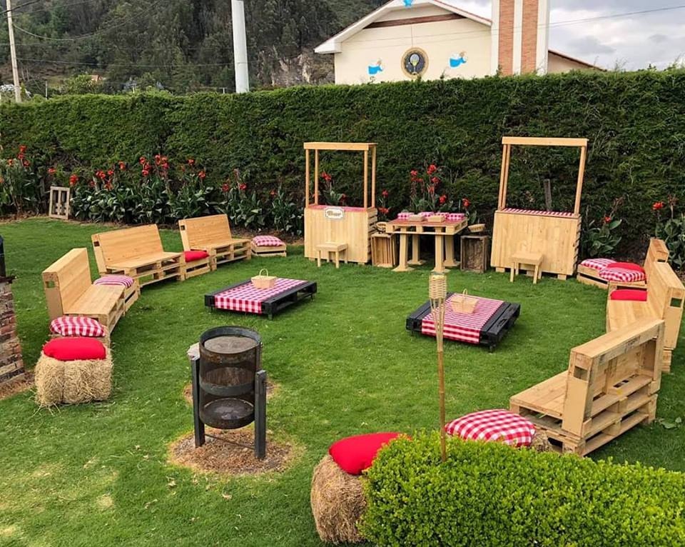 Mesa Negra
Tipo Tablero o Pizarra + Camino
de Mesa Cuadros Rojos
$ 40.000