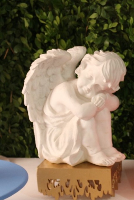 Ángel Pequeño para Comunión o Bautizo 
23cm de Altura x 14cm de Ancho
Precio de Alquiler $ 15.000