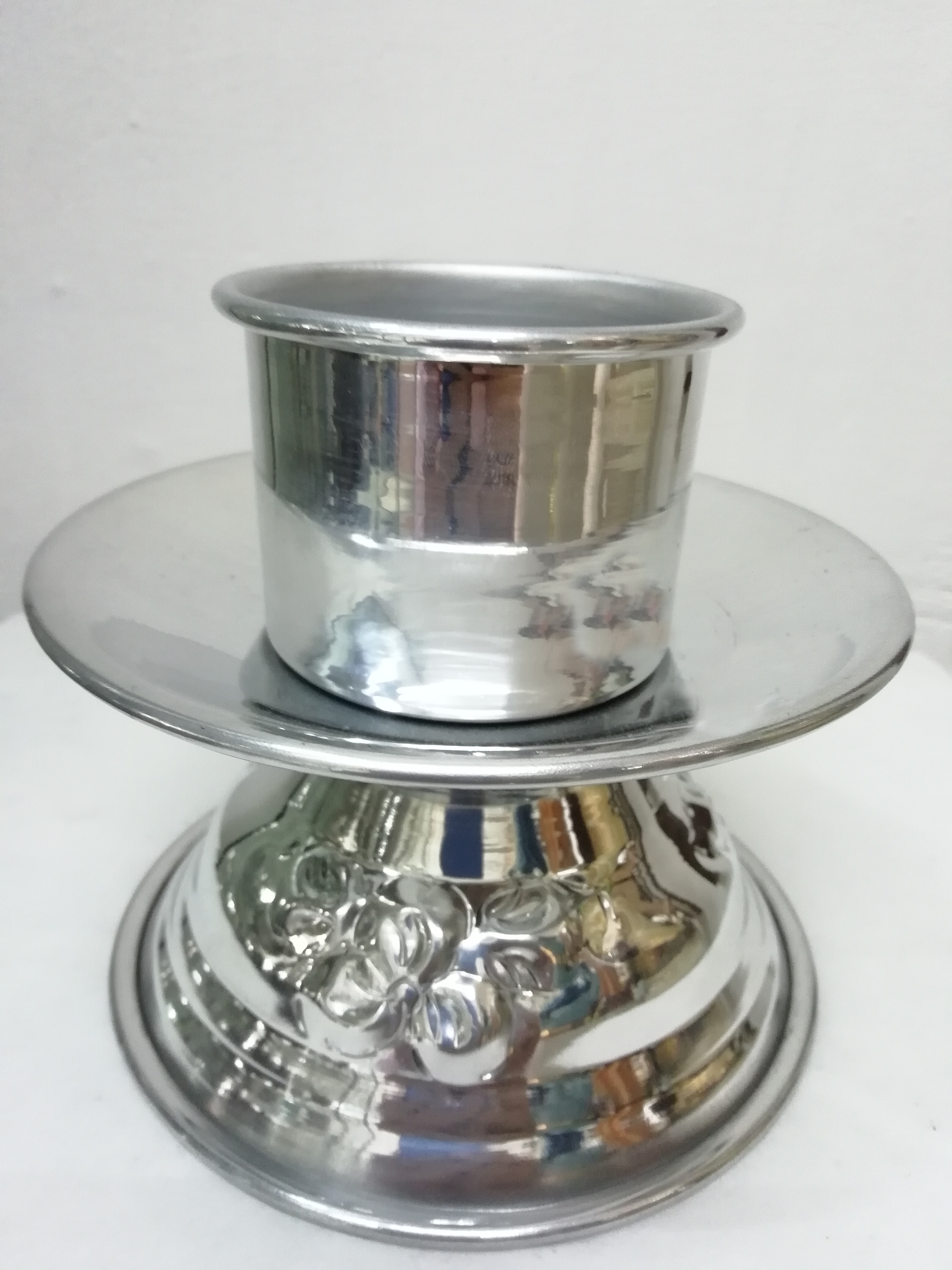 CANDELERO DE ALUMINIO DE 2 1/2"

preguntar por existencias.