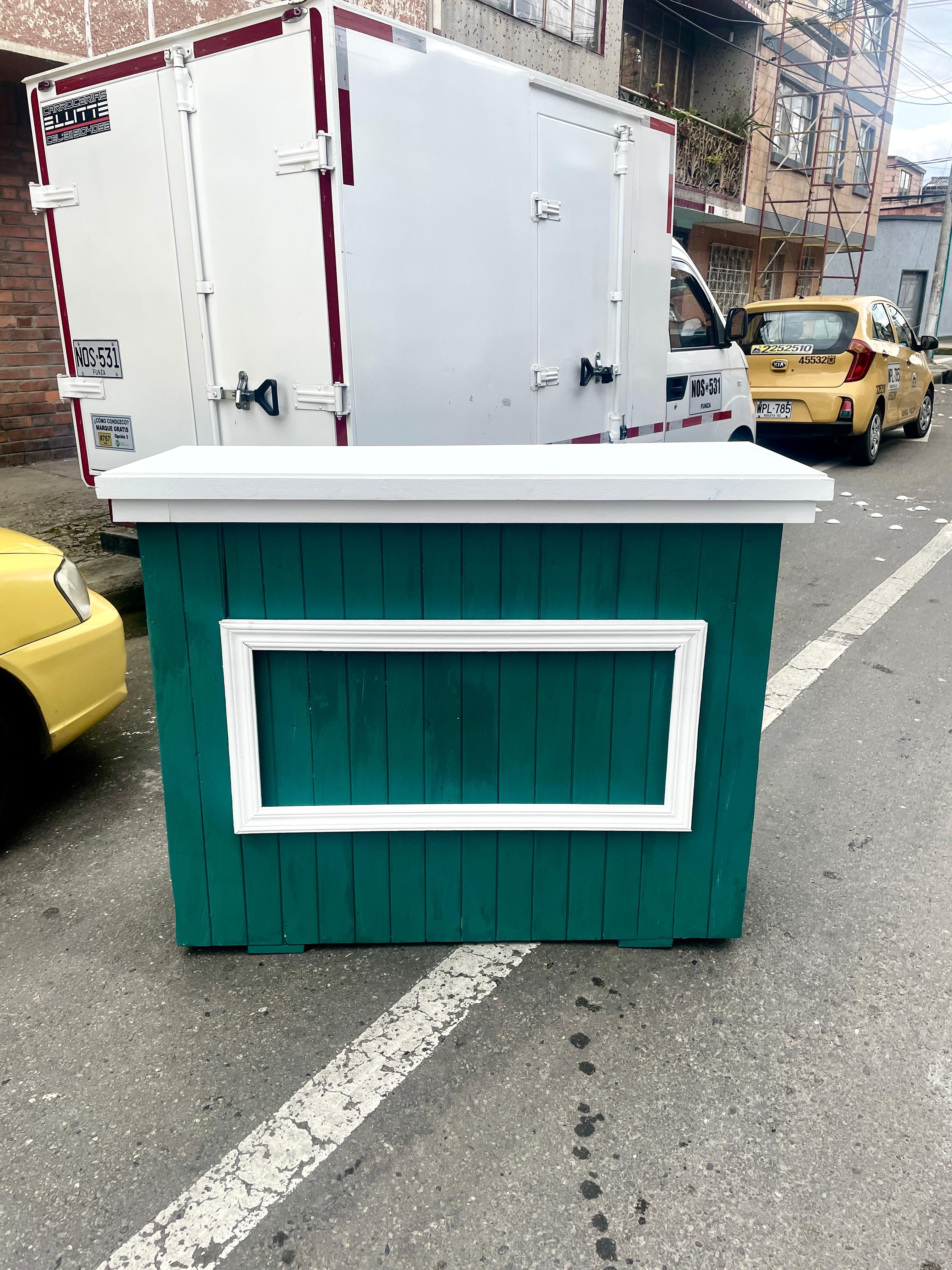 Modulo de Barra verde Pistacho
Mesa solo interior
 1.03M Alto
45cm Profundidad
1.27M Ancho
$150.000
 Alquiler