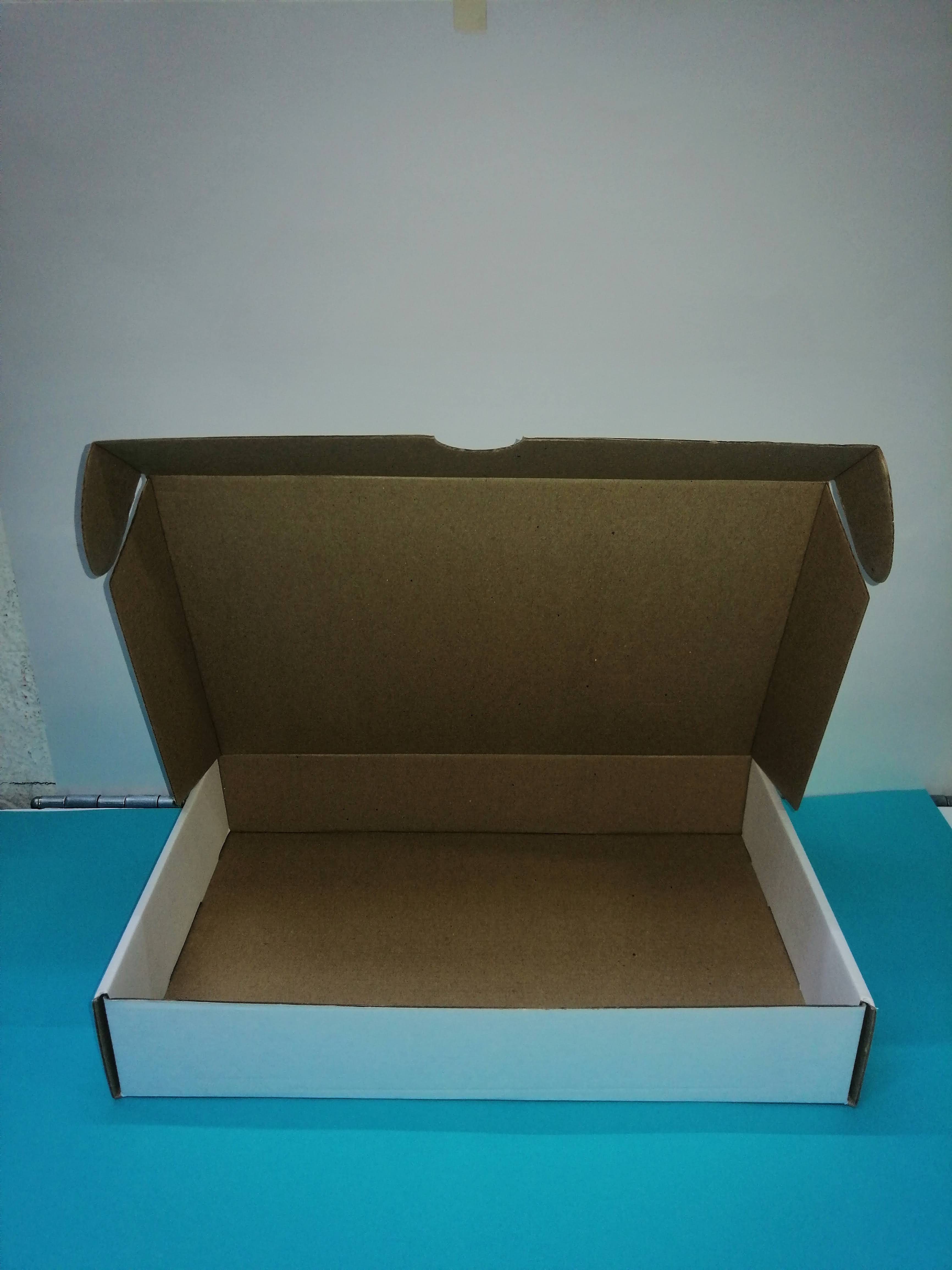 CAJA ARTESA BLANCA Y KRAFT
MEDIDA 36X21.5X6.5
ARTESA KRAFTGRANDE 45X37X8