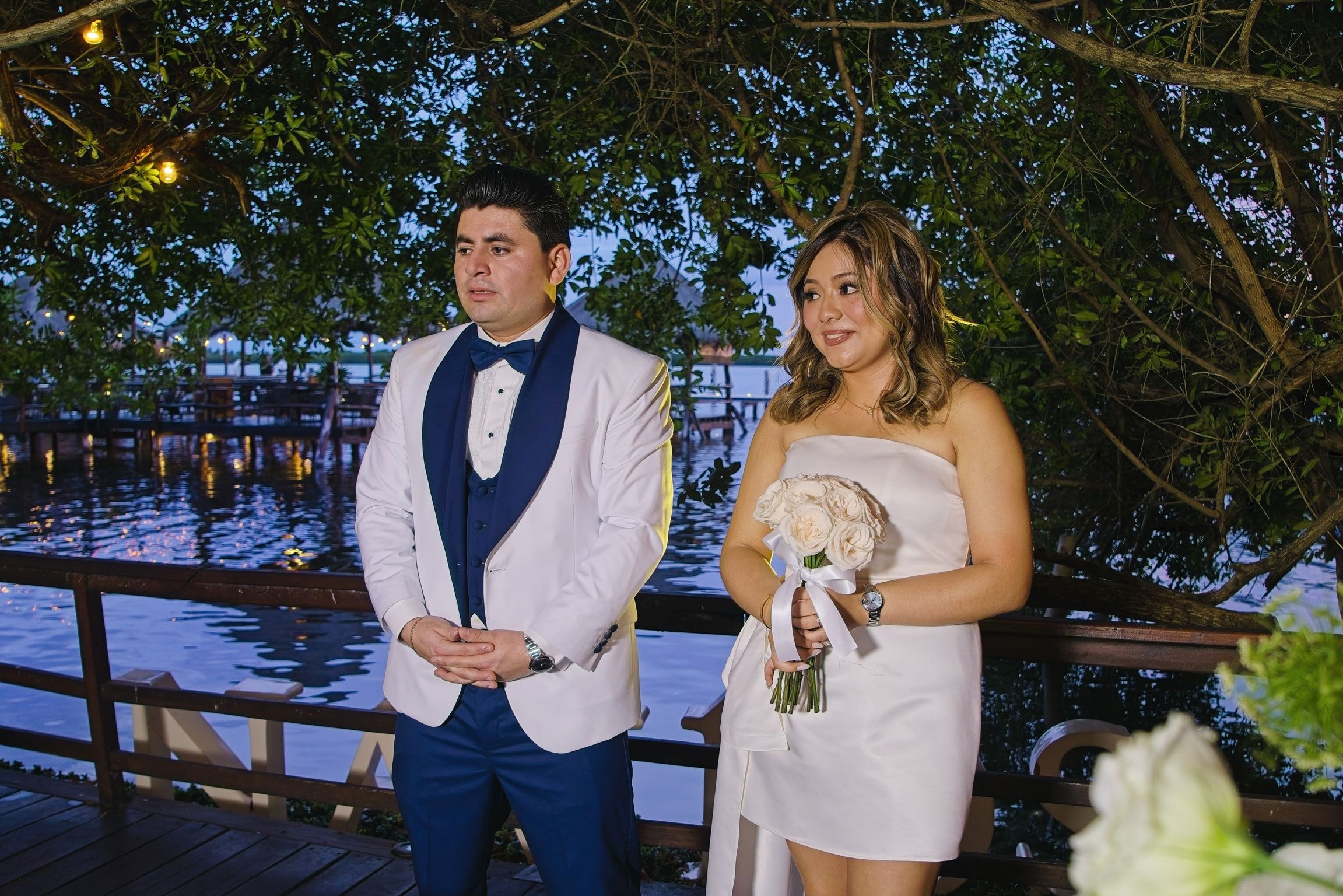 https://0201.nccdn.net/4_2/000/000/05e/0e7/luxartifices-wedding-navios-cancun-bride-and-groom-sunset029.jpg
