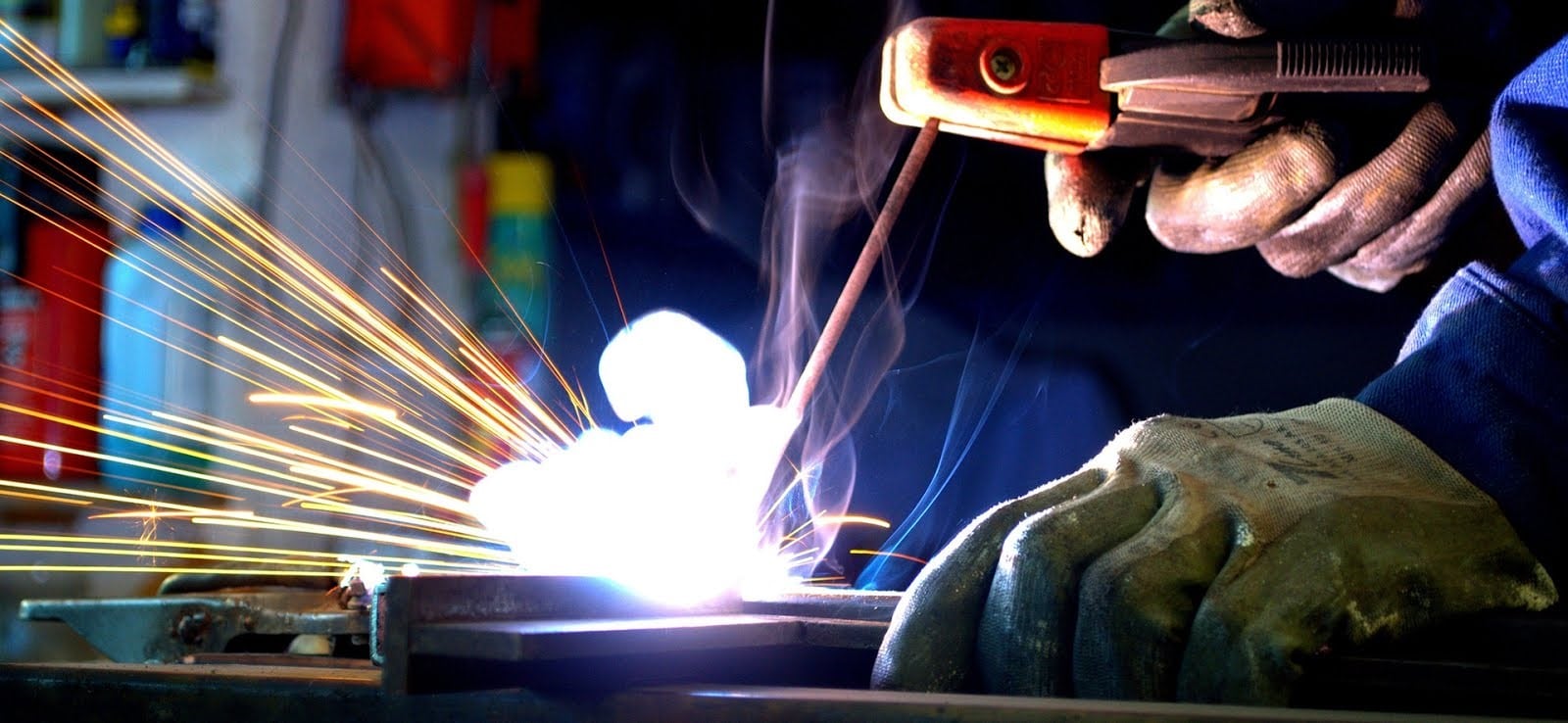 Soldador con equipamento