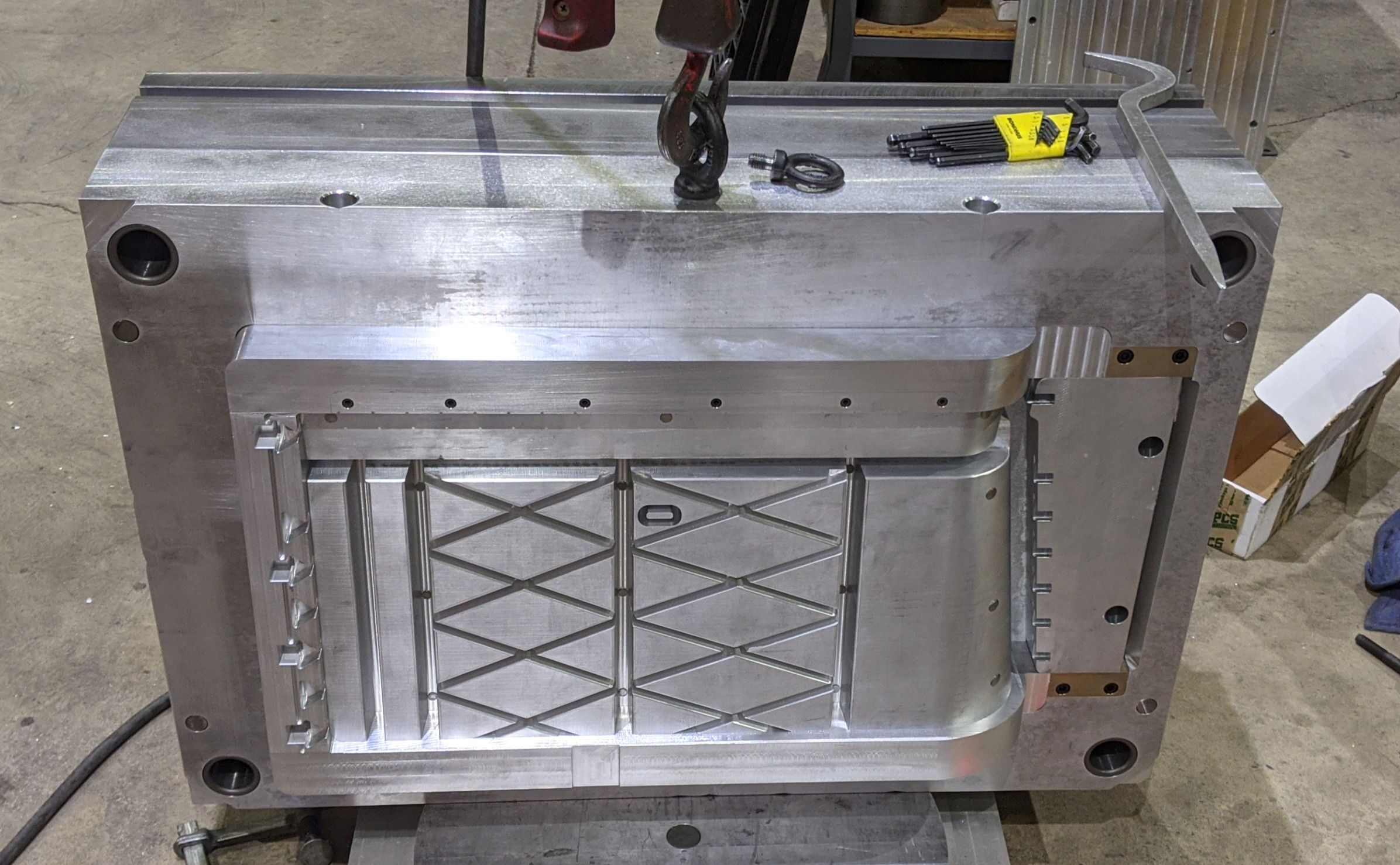 Mold for water meter pit housing Mold for water meter pit housing