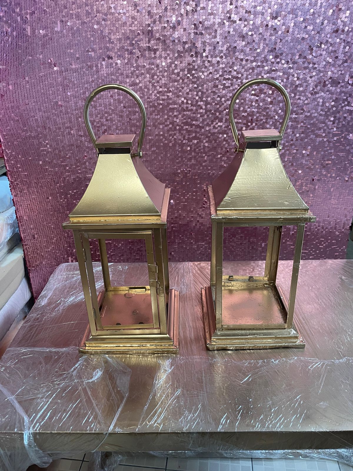 Farol de metal 
Medidas 41 cm de Altura X 
20cm de Ancho 
 $25.000