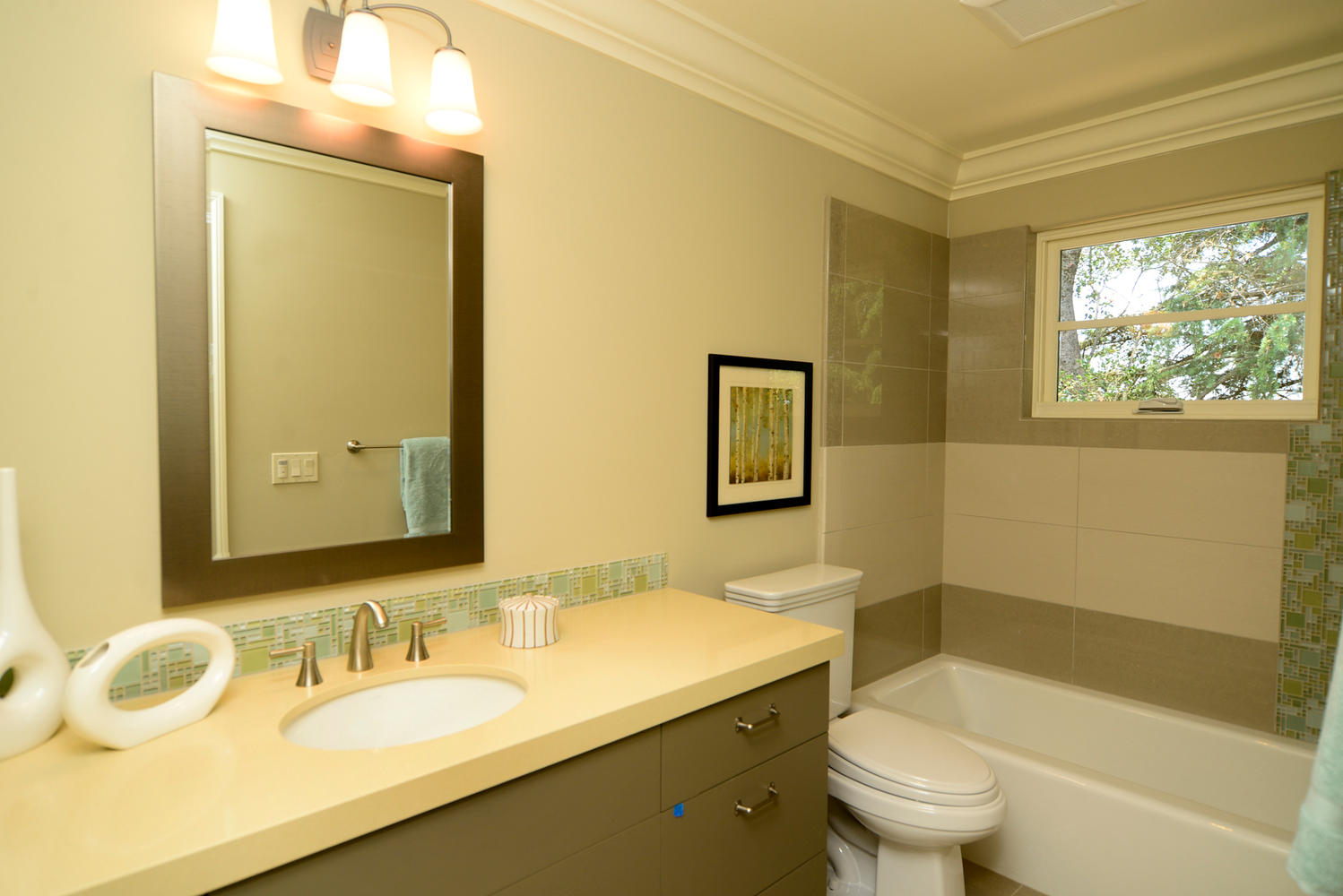 https://0201.nccdn.net/4_2/000/000/060/85f/14280-Lutheria-Way-Saratoga-CA-large-033-Bathroom-1499x1000-72dpi.jpg