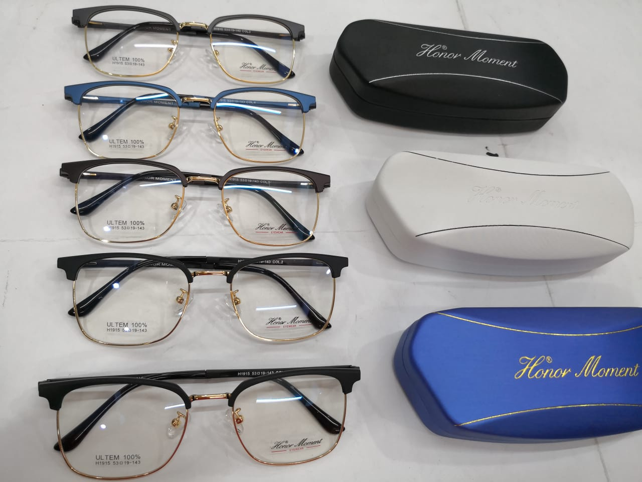 Modelo: H1915
Colores: Negro, Gris, Azul y Negro brillante 