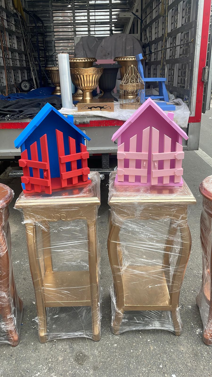 Casita 
Medidas: 32cm de Ancho x 37cm de Altura 
Alquiler: $ 25.000