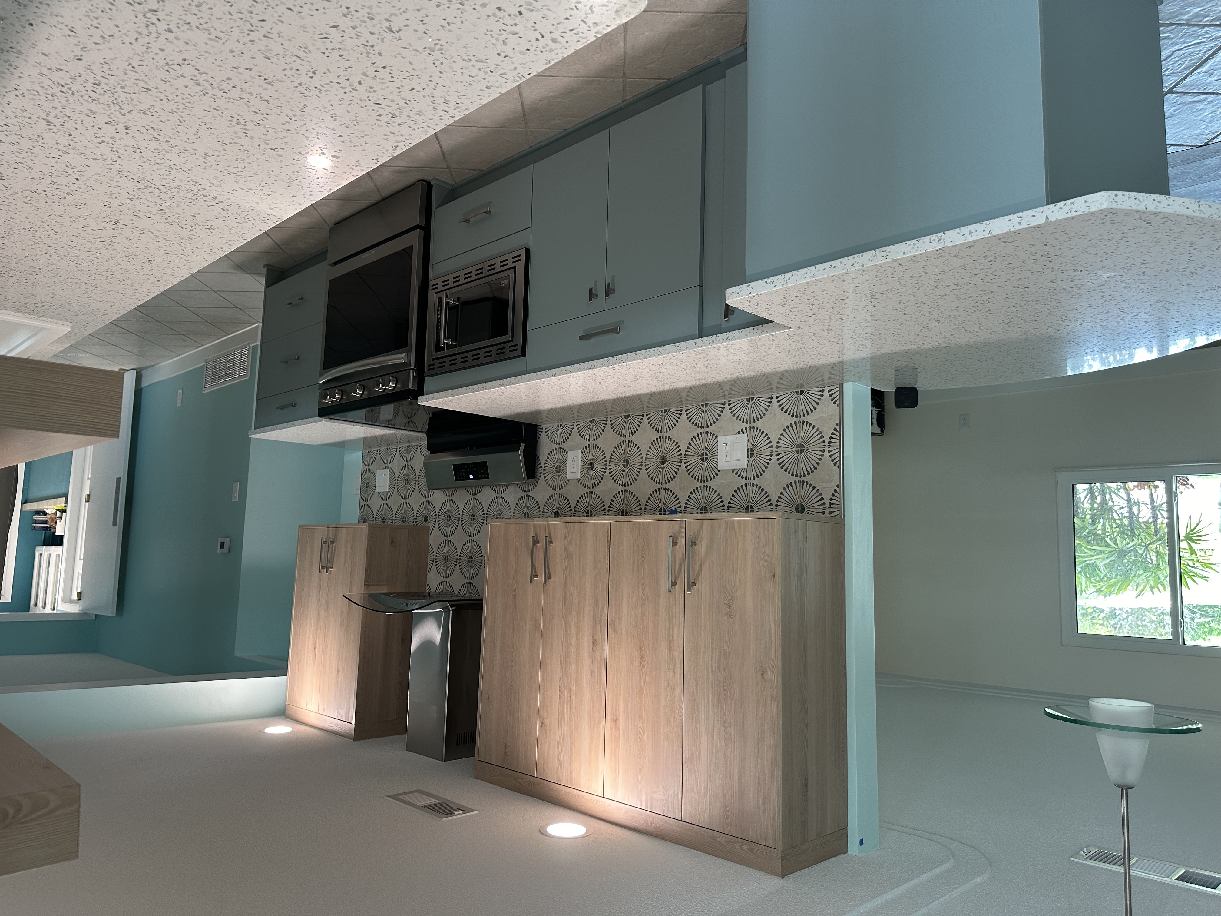 Inviting two-toned kitchen featuring Aqua Marine matte lower cabinetry and warm textured upper cabinetry. 