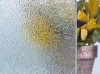 Glass Pattern: Pattern 62 Glass (thickness availibility and application may vary)