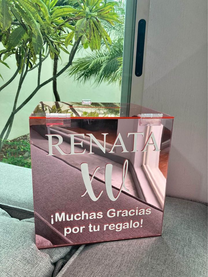https://0201.nccdn.net/4_2/000/000/061/438/caja-de-regalo-xv-sobres-en-espejo.jpg