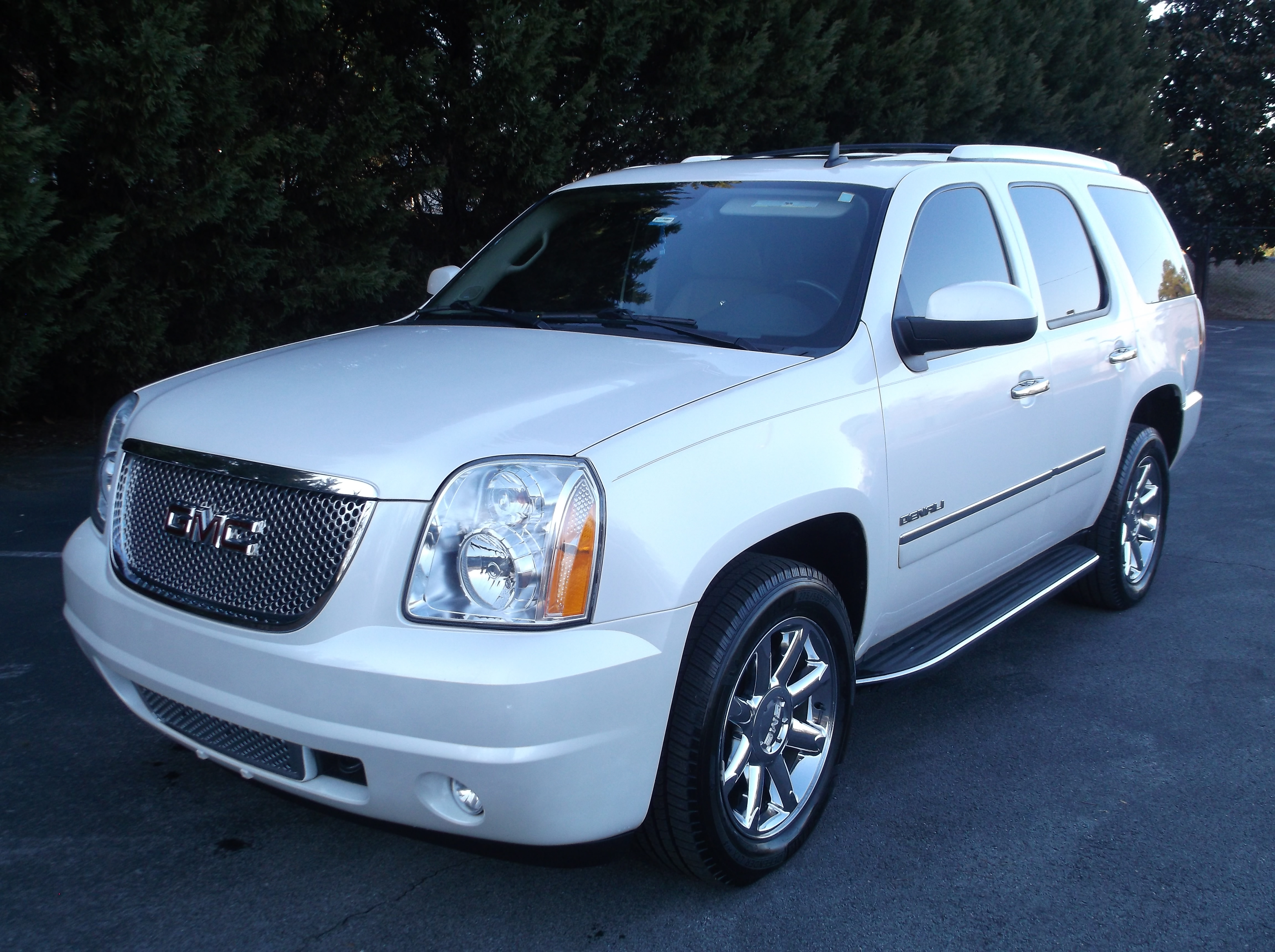 https://0201.nccdn.net/4_2/000/000/064/d40/2011YukonDenaliWhite_0001-4608x3440.jpg