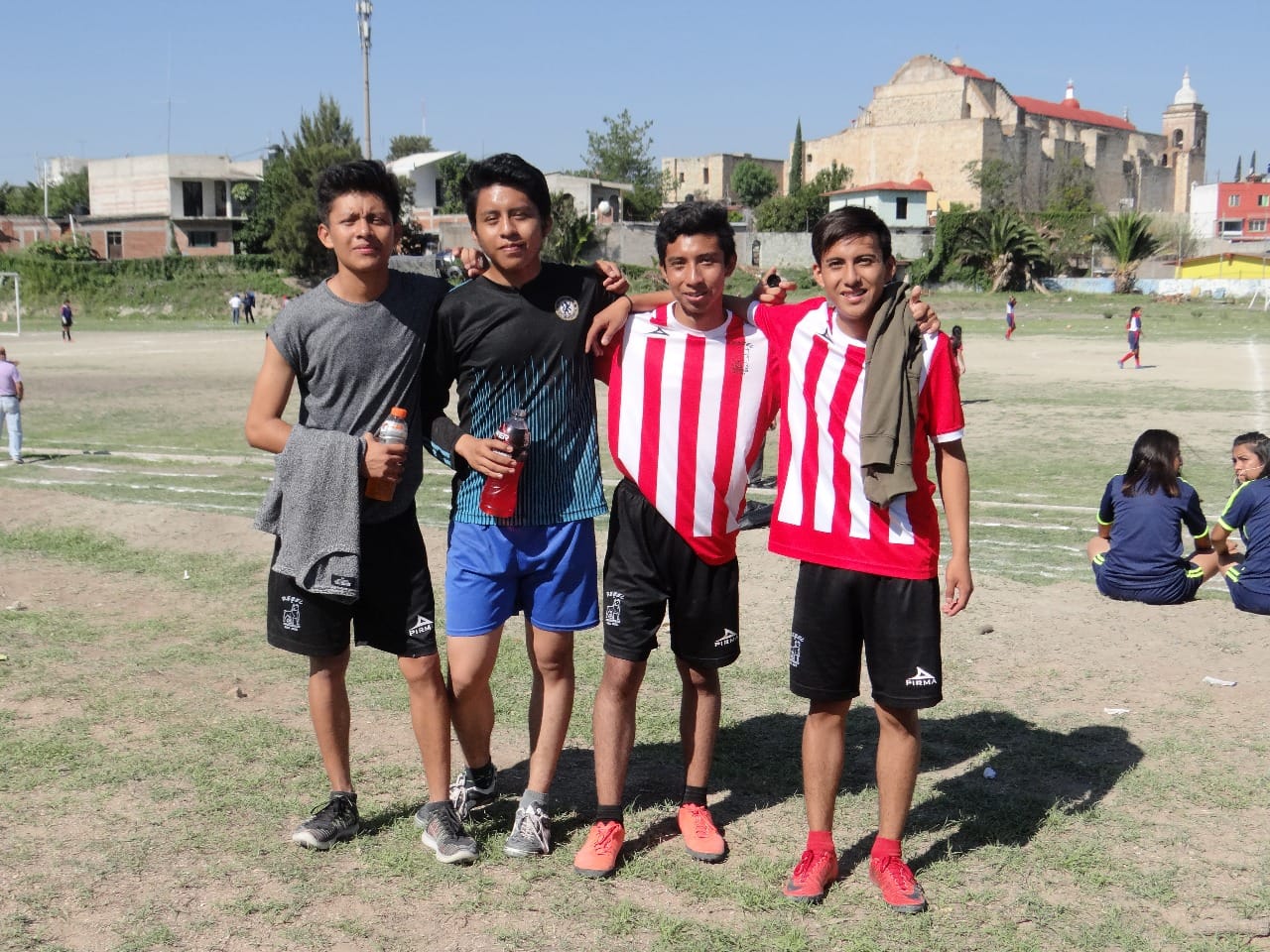 EQUIPO DE ATLETISTMO GANADORES DEL PRIMER LUGAR EN LAS CATEGORIAS DE: 200m, 400m y 4x100m
Y SEGUNDO LUGAR EN LAS PRUEBAS DE 100m y 800m