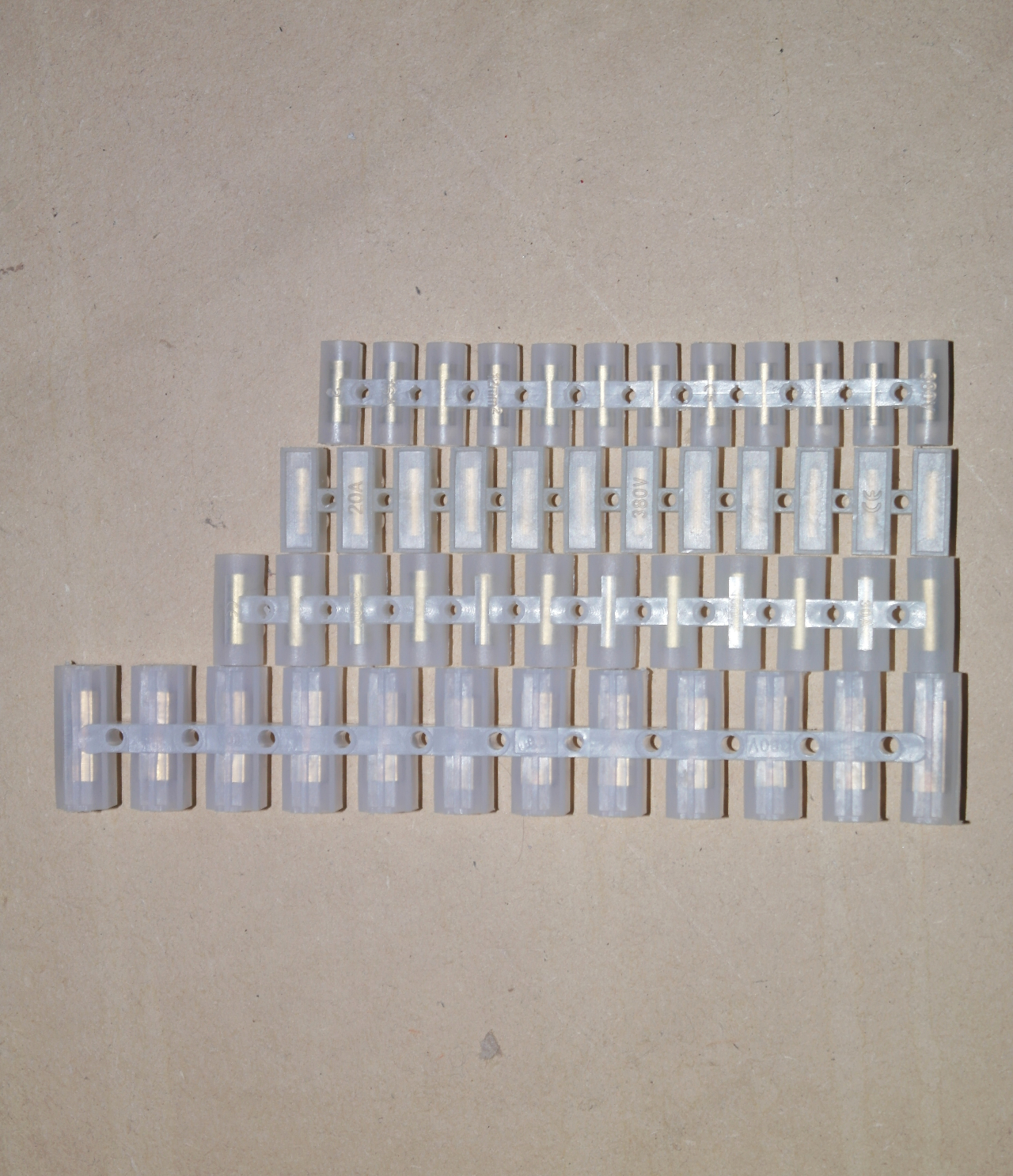 Tramo regleta 15 Amp Cod:19150
Tramo regleta 20 Amp Cod:19152
Tramo regleta 30 Amp Cod:19154 
Tramo regleta 60  Amp Cod:19156