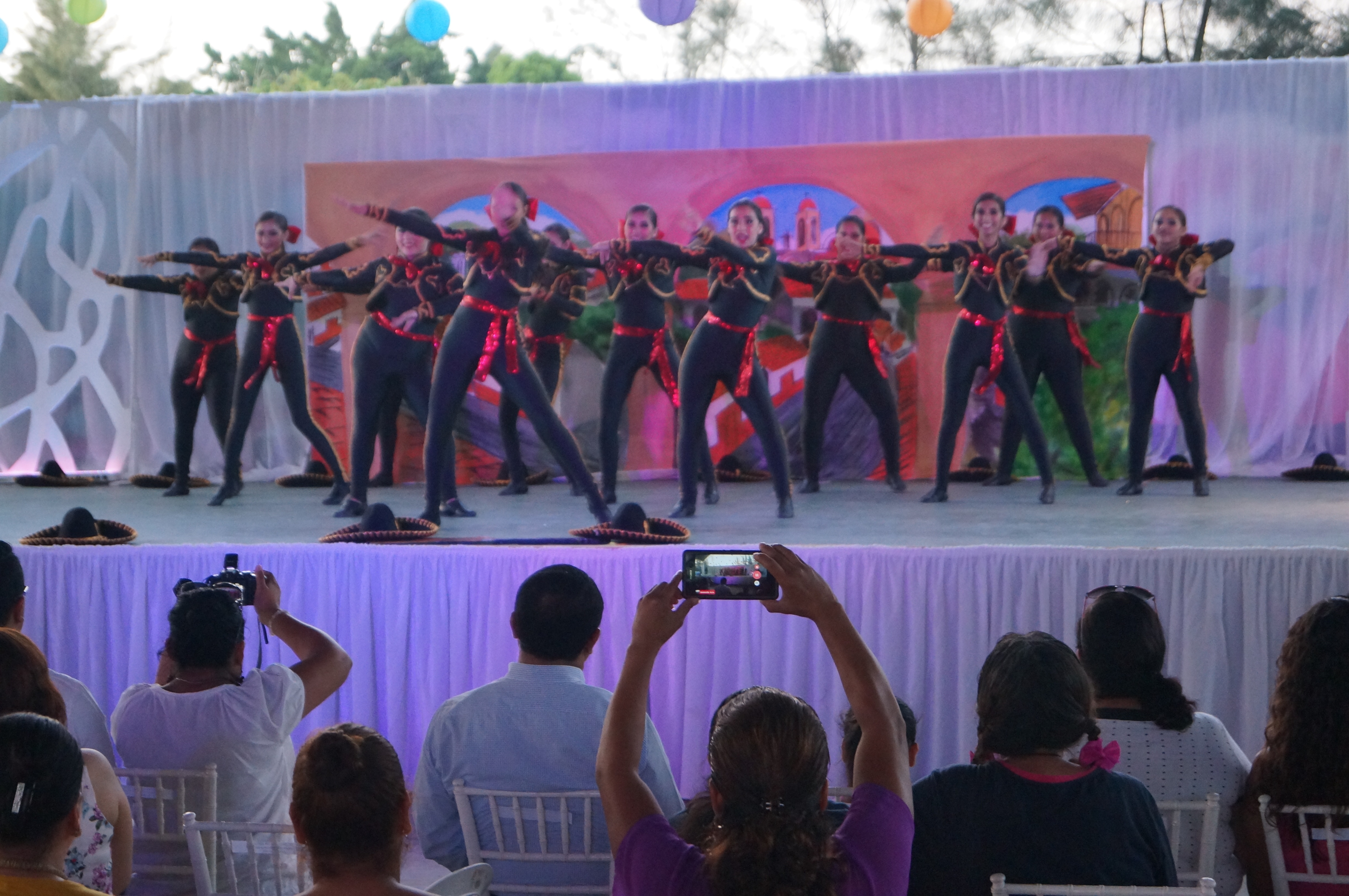 BAILE MODERNO
10 DE JUNIO 2017