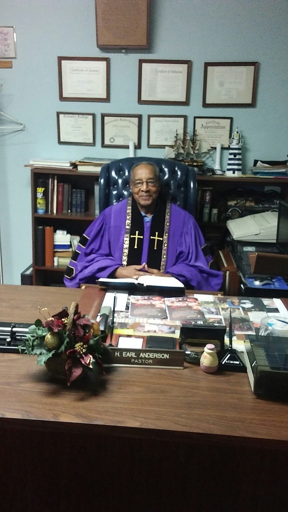 Pastor Dr. H. Earl Anderson