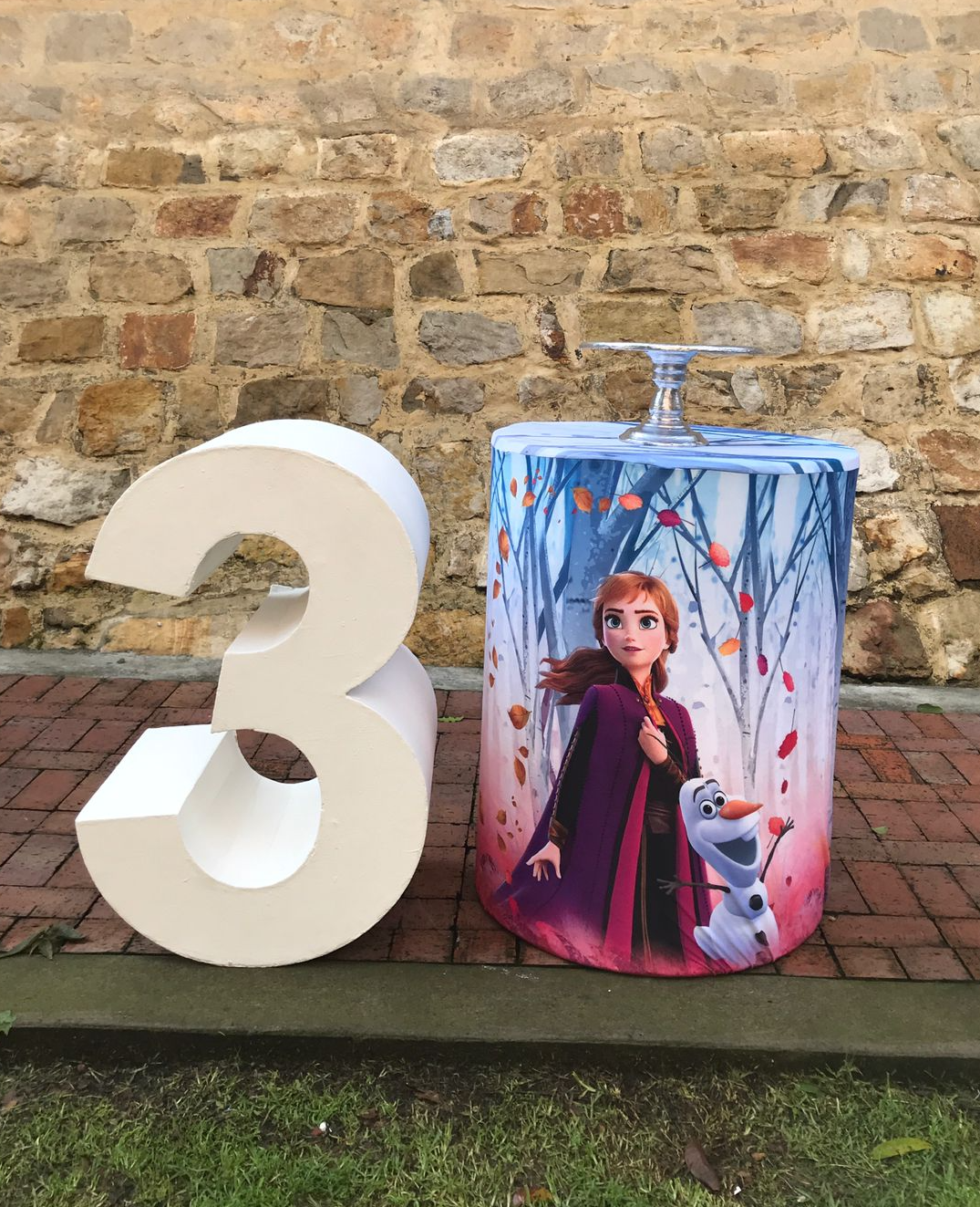 Cilindro Temático de Frozen
Principal 60, 5D X 80CM Altura
$60.000
Precio Unitario