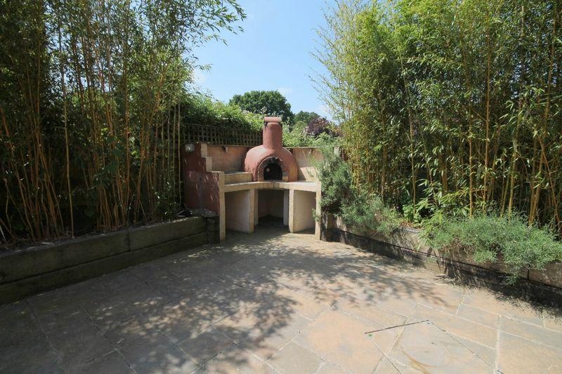 Dukes Place, Sayers Common