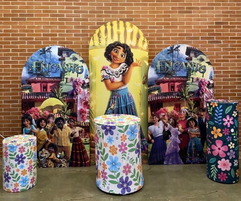 Cilindro Temático de Encanto
Principal 60, 5D X 80CM Altur
Mediana 40, 5D X 1,02 M Altura
Pequeño 40, 5D X 58 CM Altura.
$60.000
Precio Unitario