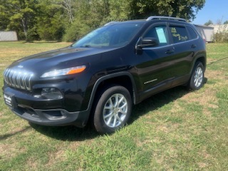 2015 Jeep Cherokee
2WD
122,000 Miles