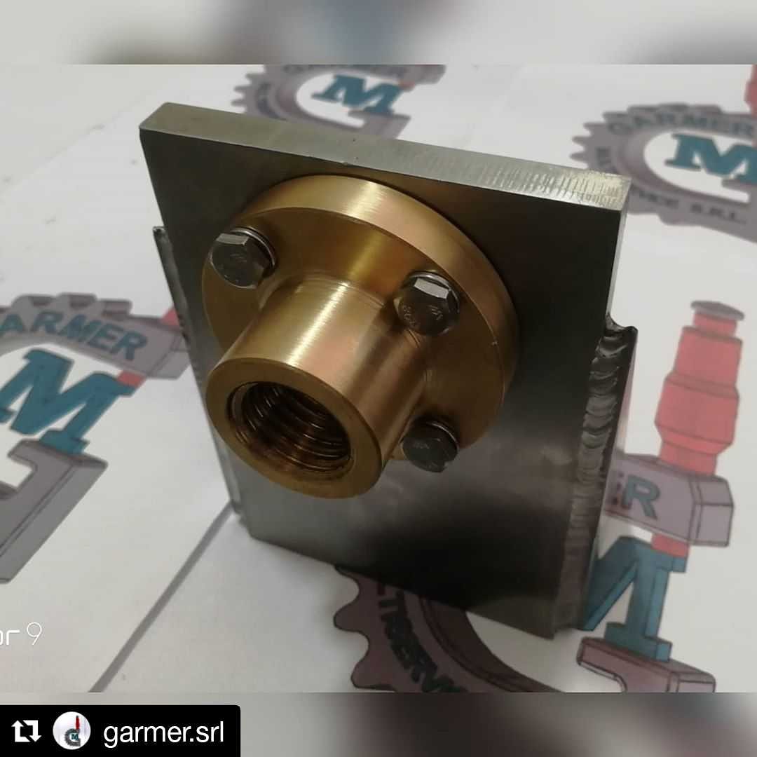 BASE EN ACERO INOXIDABLE 304 CON TUERCA EN BRONCE