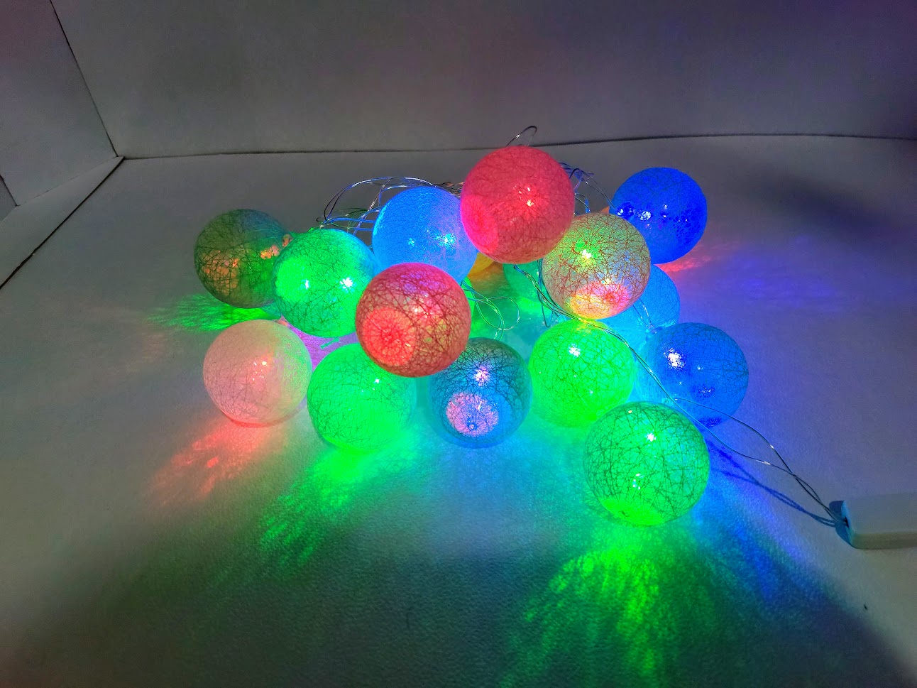16216
SERIE LED RGB
MODELO DE ESFERAS DE COLORES