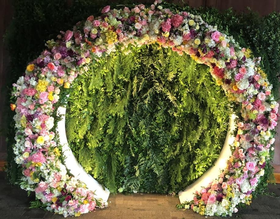 Arco de luces con follaje y
 Fl2.20m de Altura
1.98m Diámetro  Interno 
2.60m Diámetro externo ores 
$1.900.000
