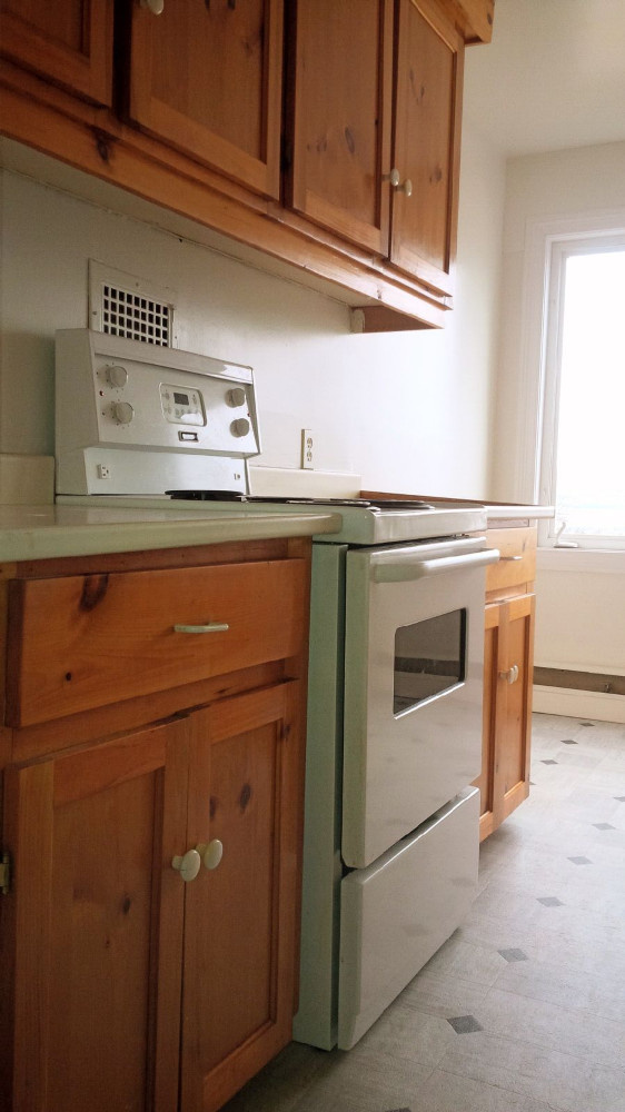 500 Douglas A17 Kitchen