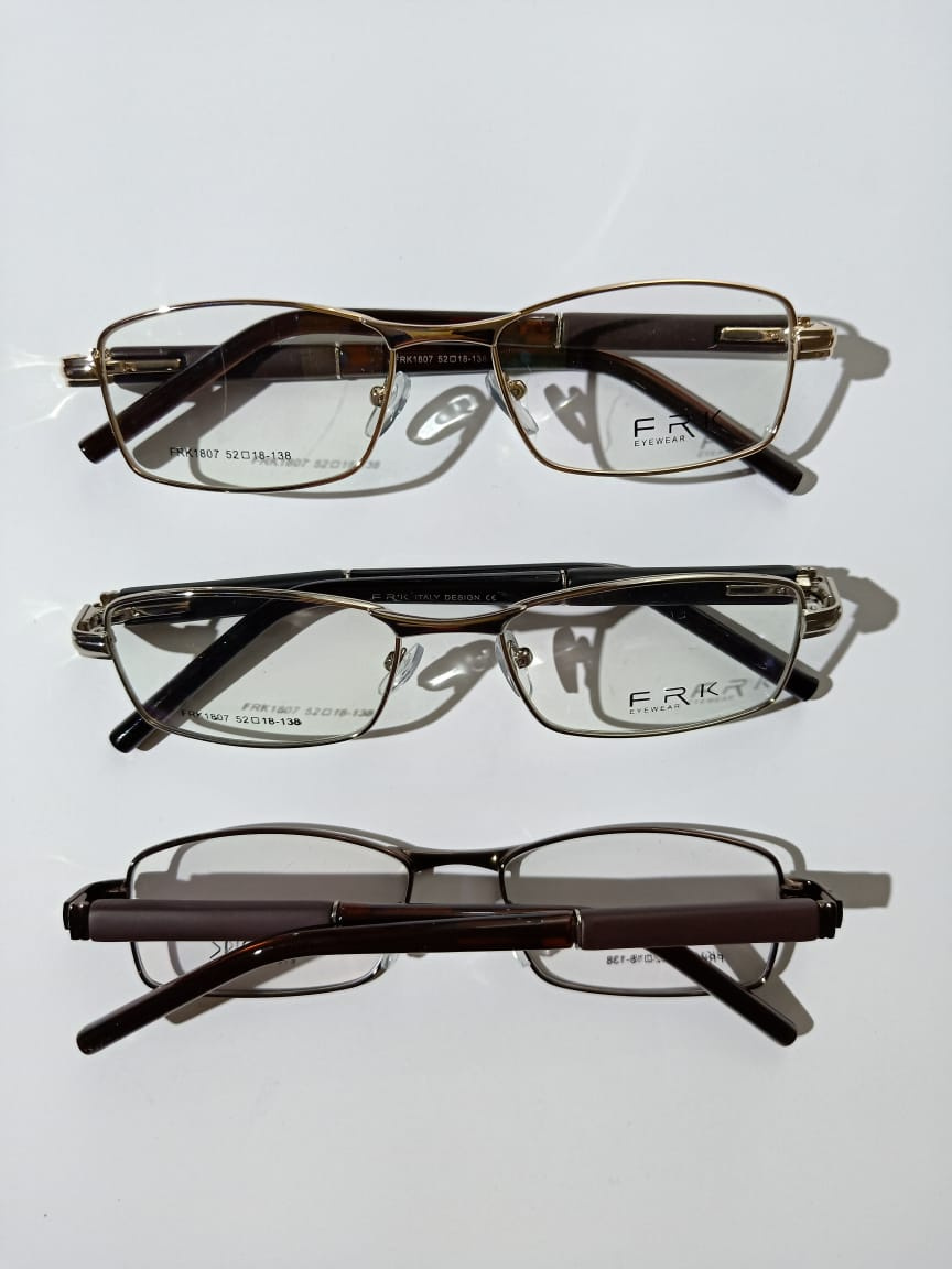 Modelo: FRK1807
Colores: Dorado, Plateado y Negro