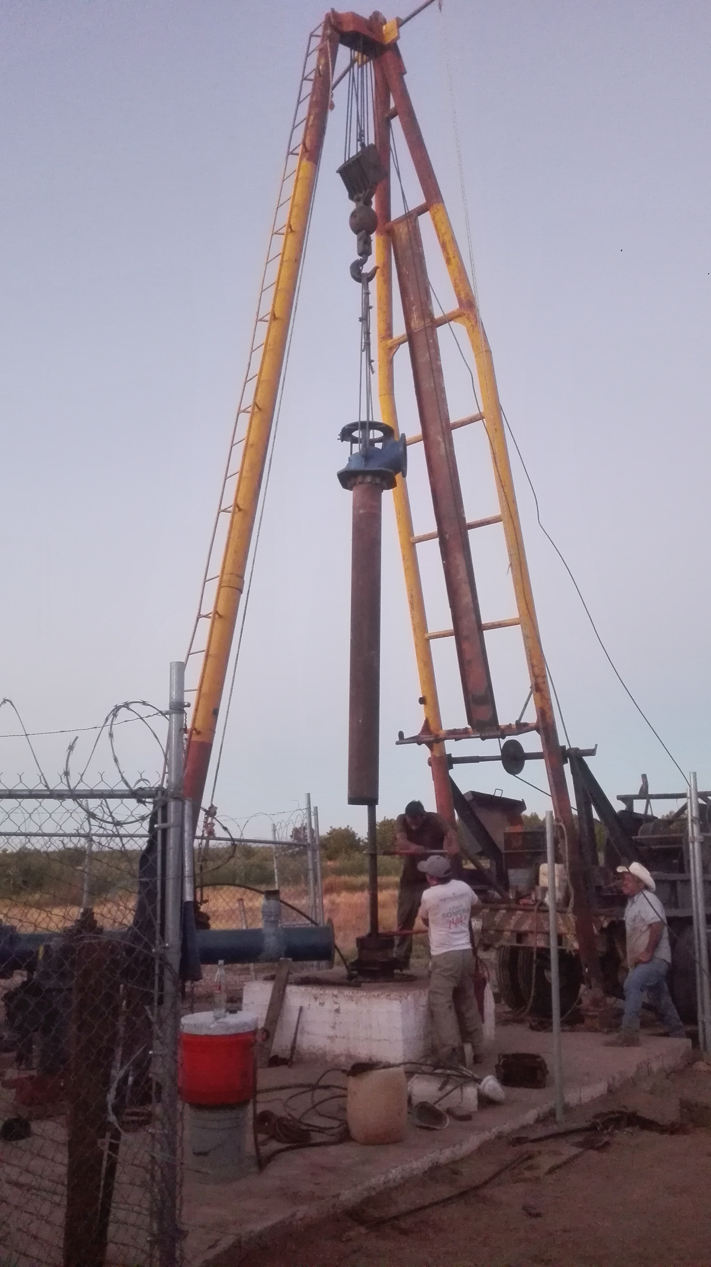 Instalación de bomba reparada en conocido rancho del estado.