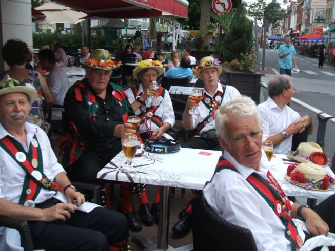Merrydowners relaxing Douai - July 2010