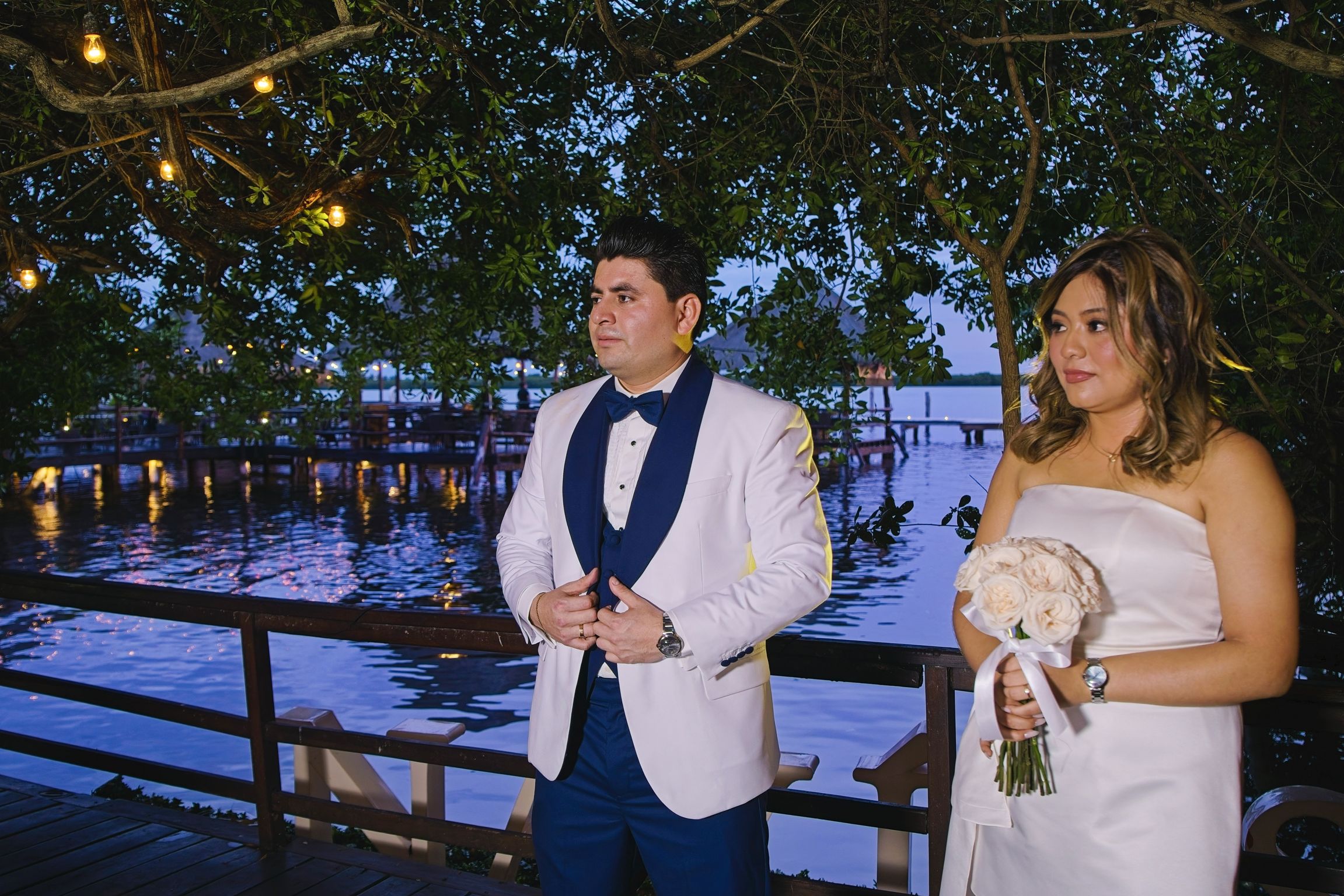https://0201.nccdn.net/4_2/000/000/06b/a1b/luxartifices-wedding-navios-cancun-bride-and-groom-sunset030.jpg