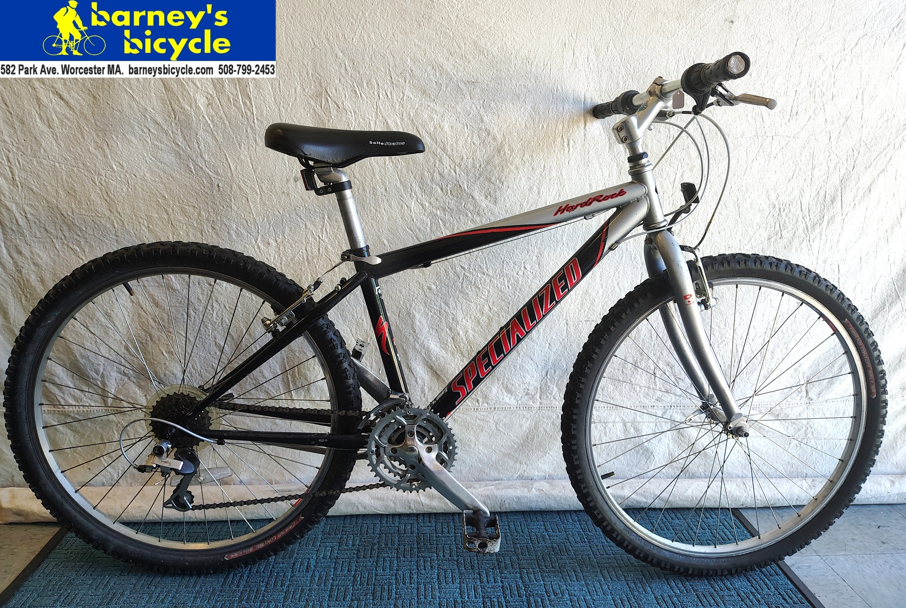Specialized Hardrock
Frame Size: 15" SM/ Rider Height: 5'3-5'6
Price: $369.00
