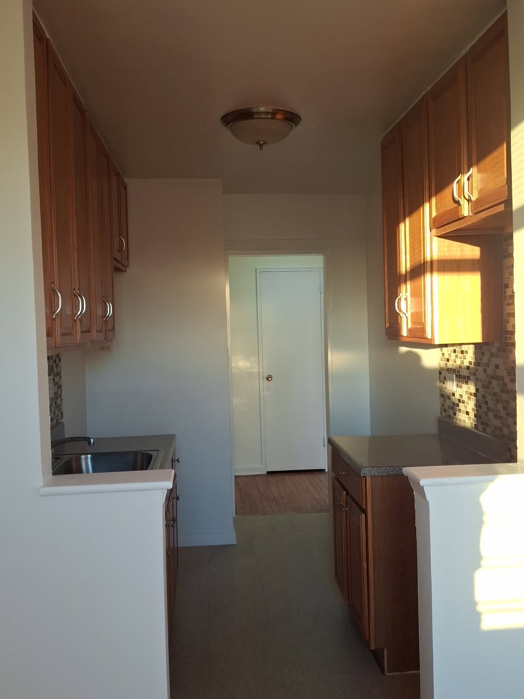 https://0201.nccdn.net/4_2/000/000/06b/a1b/vacant-one-bedroom-kitchen.jpg