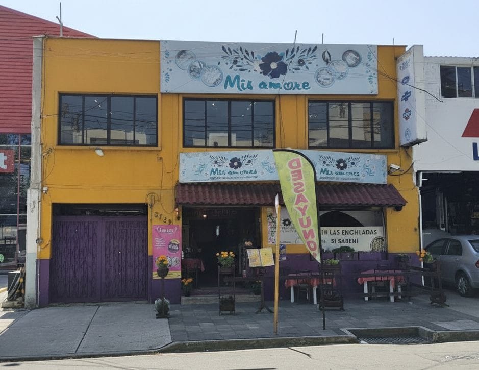 Logotipo colorido de Instagram sobre fondo claro. Logotipo colorido de Instagram sobre fondo claro.