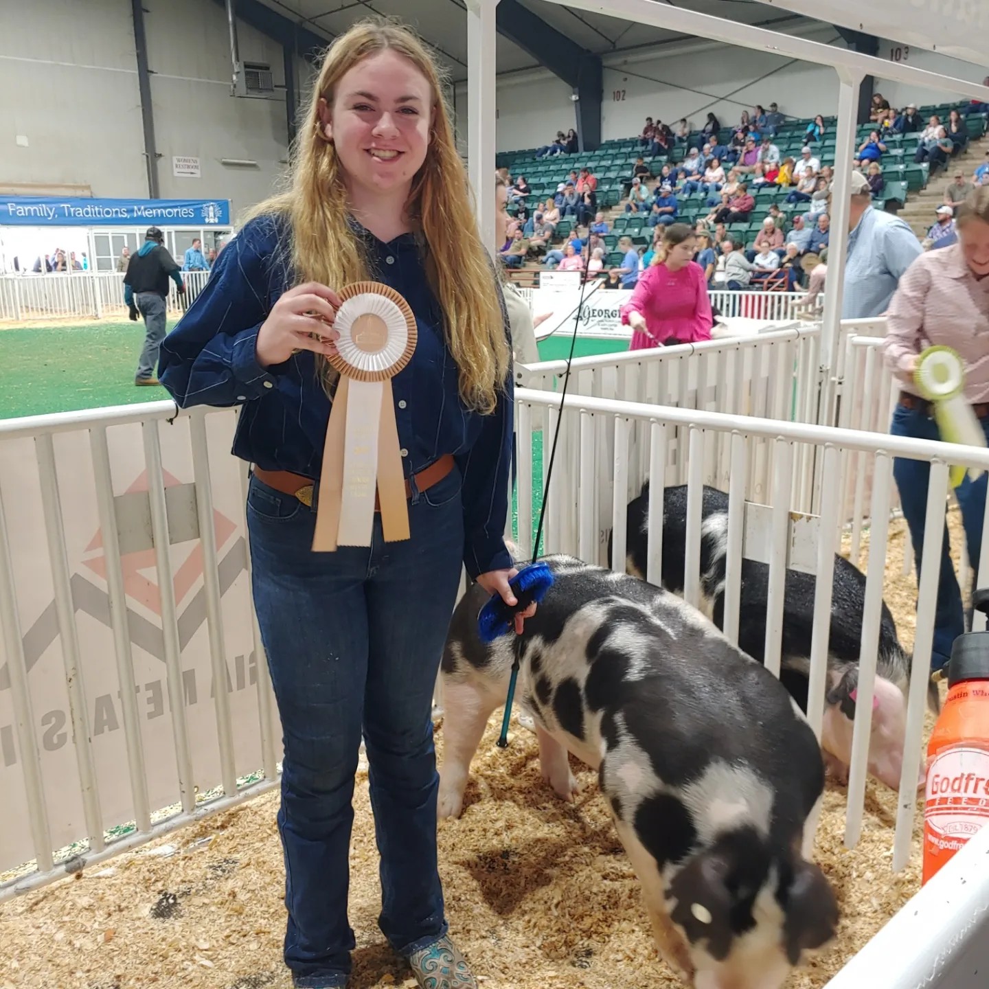 Kacee Cochran
2023 Georgia National Livestock Show
8th (Spot Barrow)
AOB Purebred Class
