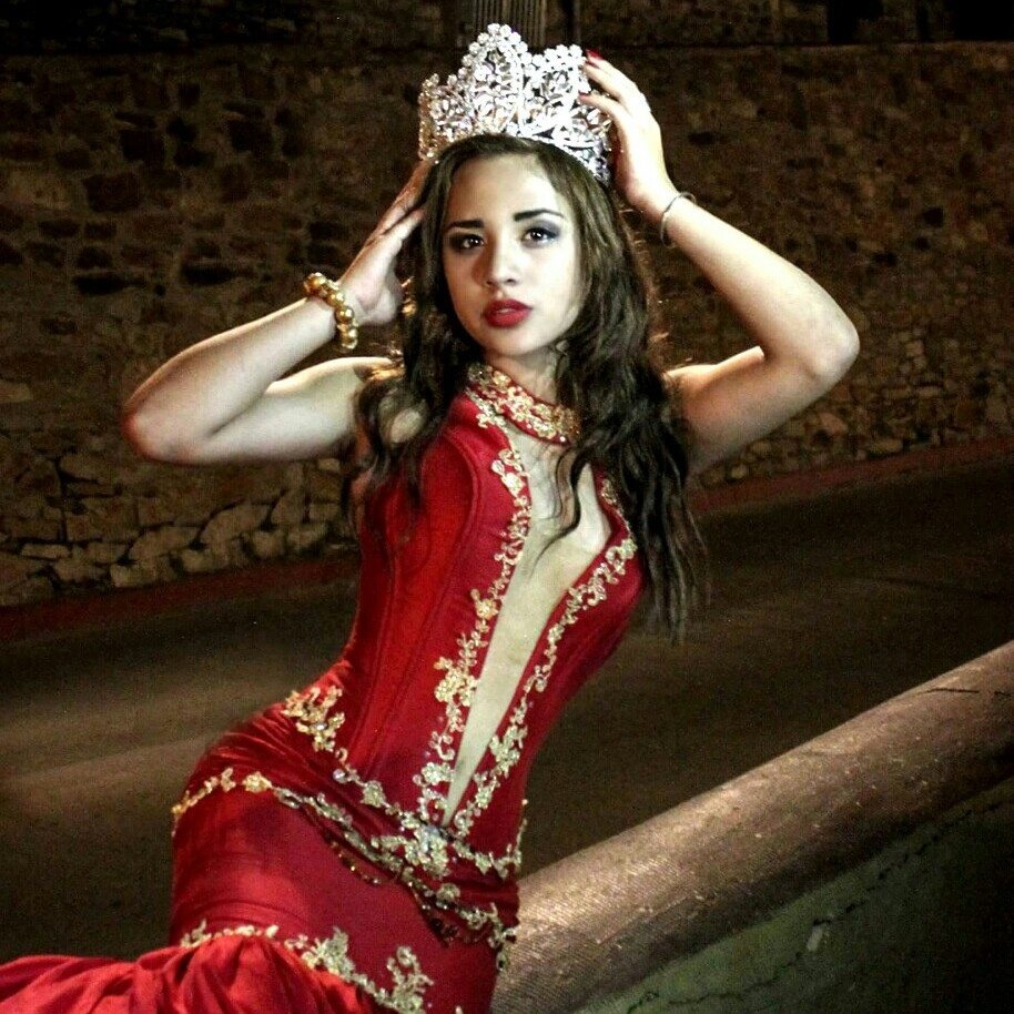 YAMILETH PERALTA GONZALEZ REINA DE LA LXXVI FERIA DEL COBRE 2017