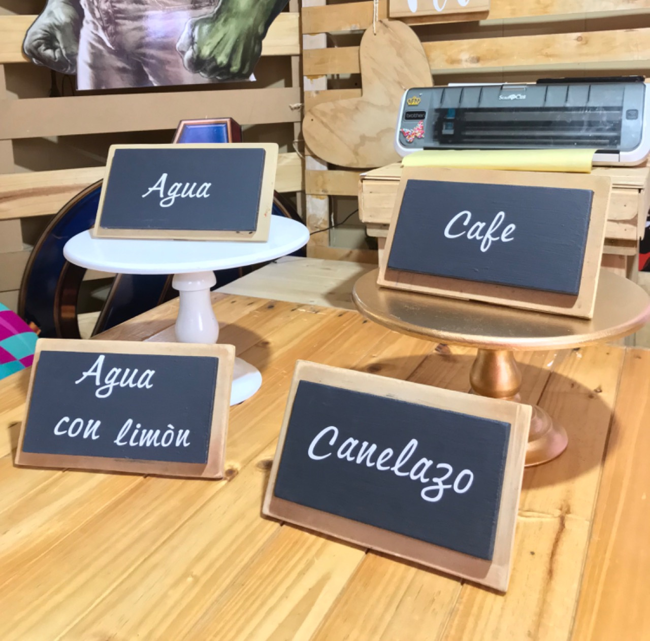 Mini Tablero
22cm Ancho
13cm Alto
10cm Alto Interno 
19cm Ancho Interno
$10.000 Alquiler +
$10.000 Mensaje Personalizado