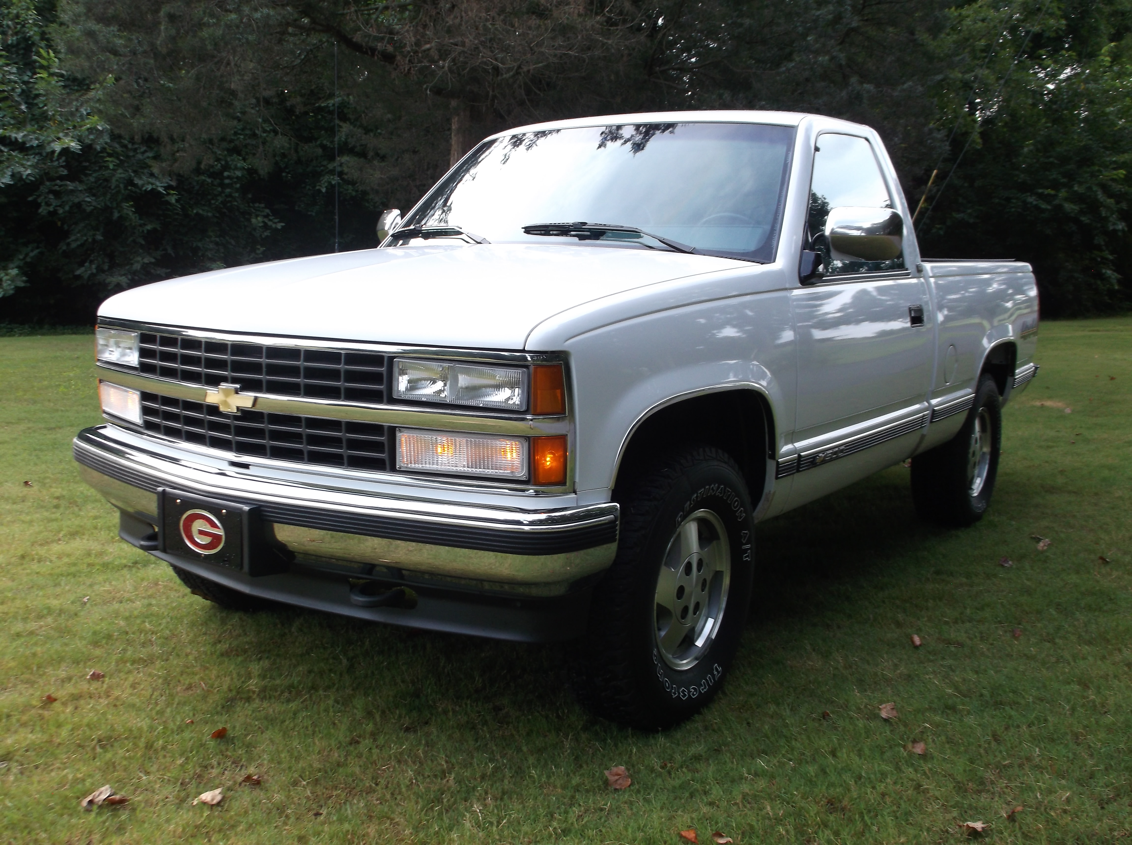 https://0201.nccdn.net/4_2/000/000/06c/bba/1993ChevroletSilverado4x4White_0051.JPG