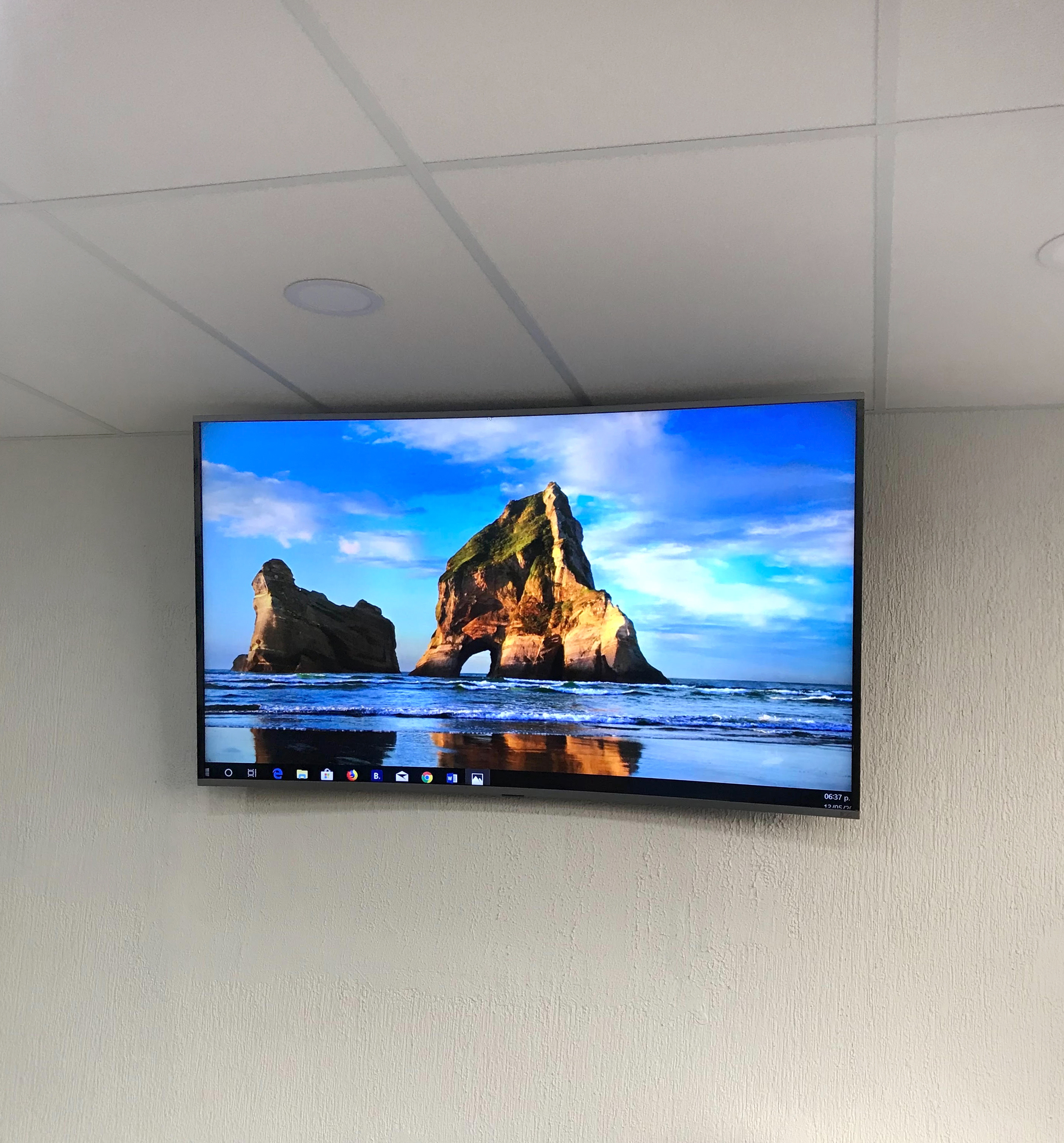 Pantalla Smart TV de 65 pulg.
con conexion HDMI