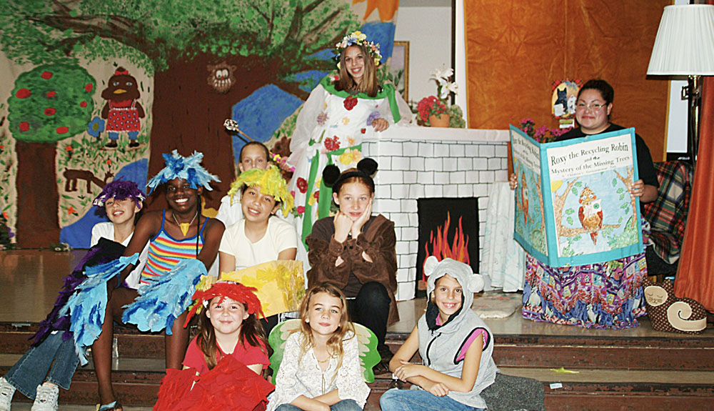 Cast of Roxy the Recycling Robin play