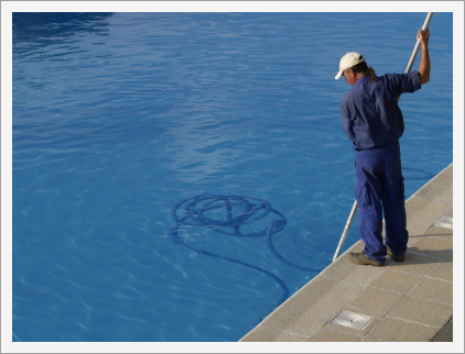 Swimming pool cleaning services||||