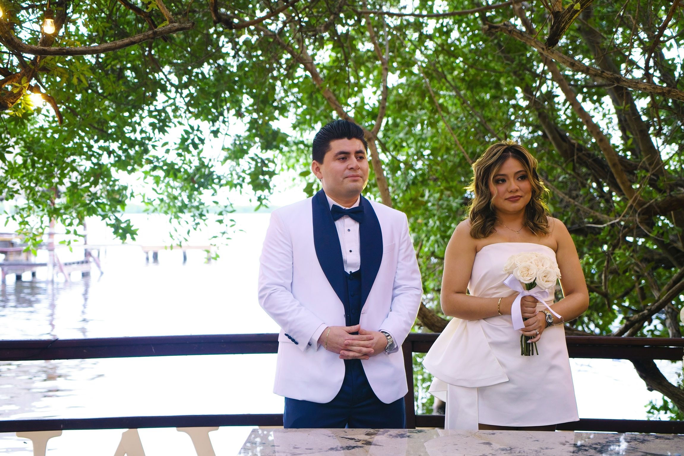 https://0201.nccdn.net/4_2/000/000/06c/bba/luxartifices-wedding-navios-cancun-bride-and-groom-sunset013.jpg