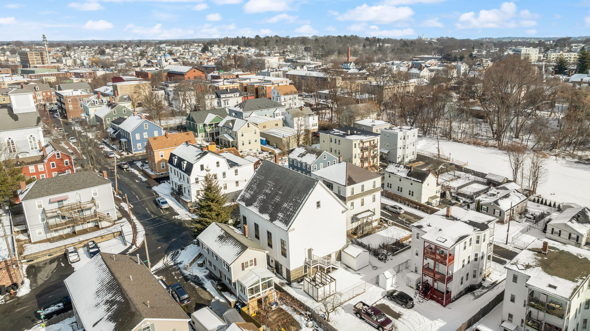https://0201.nccdn.net/4_2/000/000/071/260/0-park-st-peabody-ma-01960-usa-006-002-32-outdoor6-mls_size.jpg