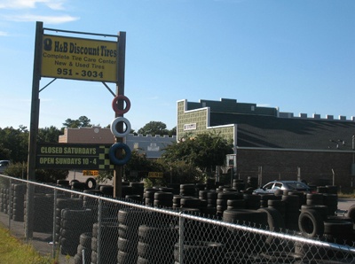 H&B Discount Tires Sign