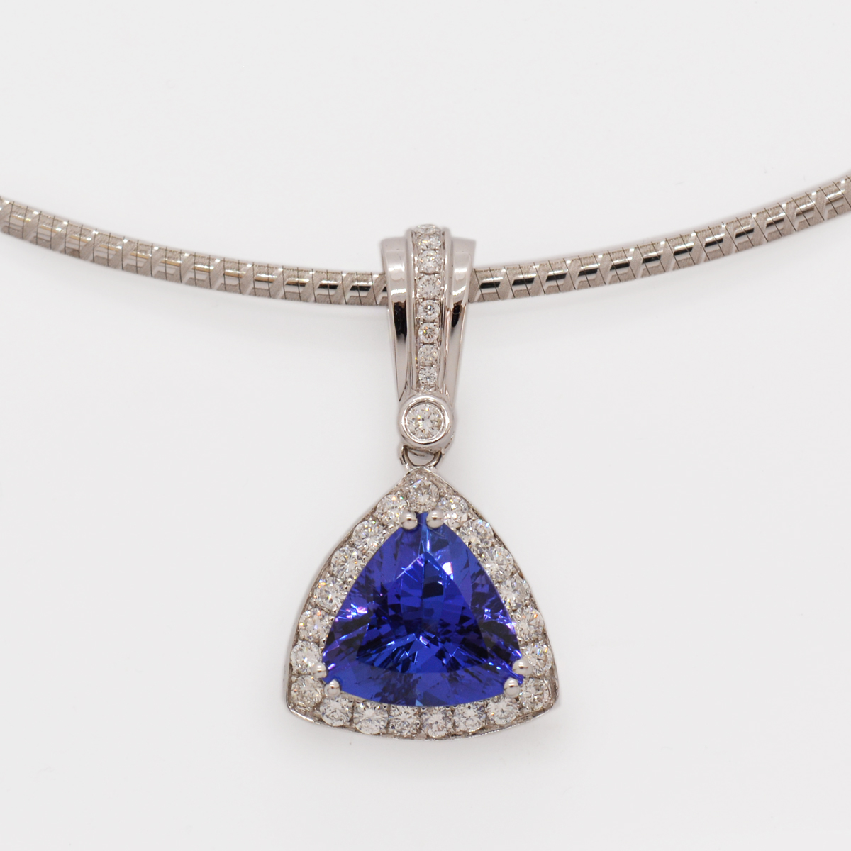 ALL ESTATE PENDANTS & NECKLACES